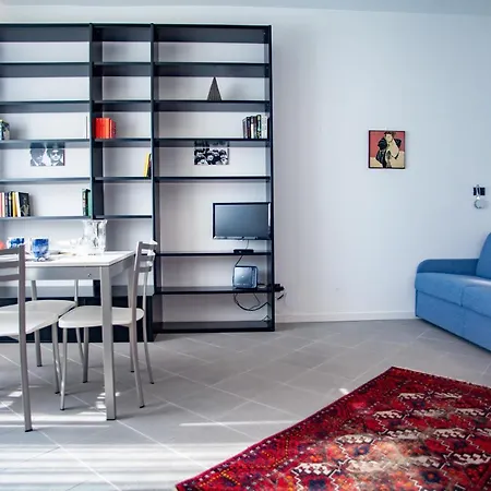 Bocconi Studio - Convenient Bocconi Wifi Studio - 2 Pax
